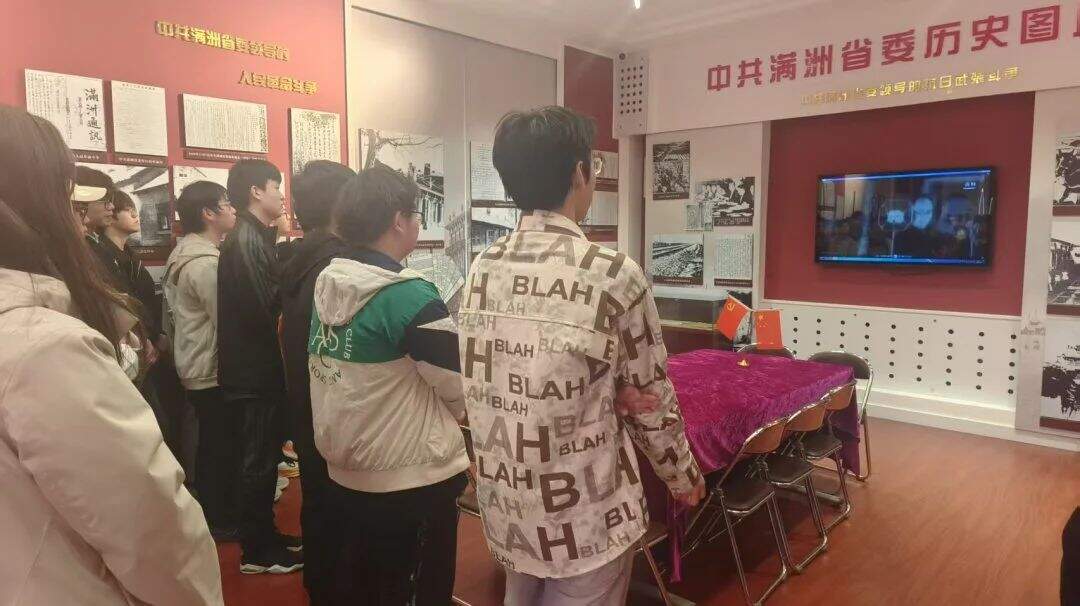 30dba87b919fc49beacbb51f74717e4a.jpg