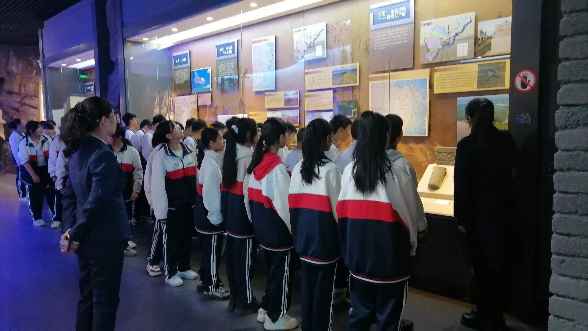 b4c38a9a7f7b44cbd914428c8d8c53f7.jpg